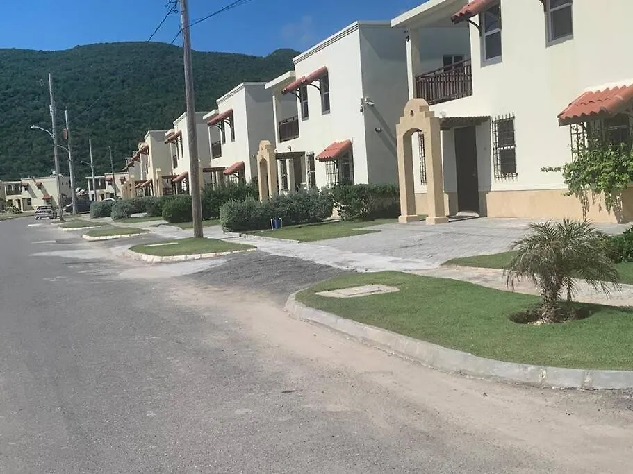 Seafront Vacation Home Stay Portmore