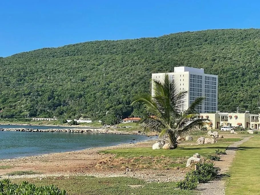 Seafront Vacation Home Stay Portmore Holiday home